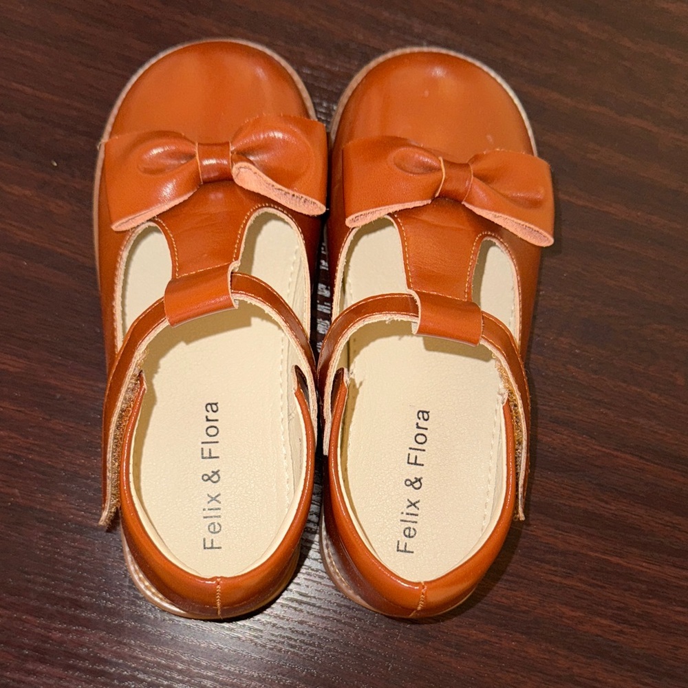 Light brown toddler girl Shoe size toddler 11